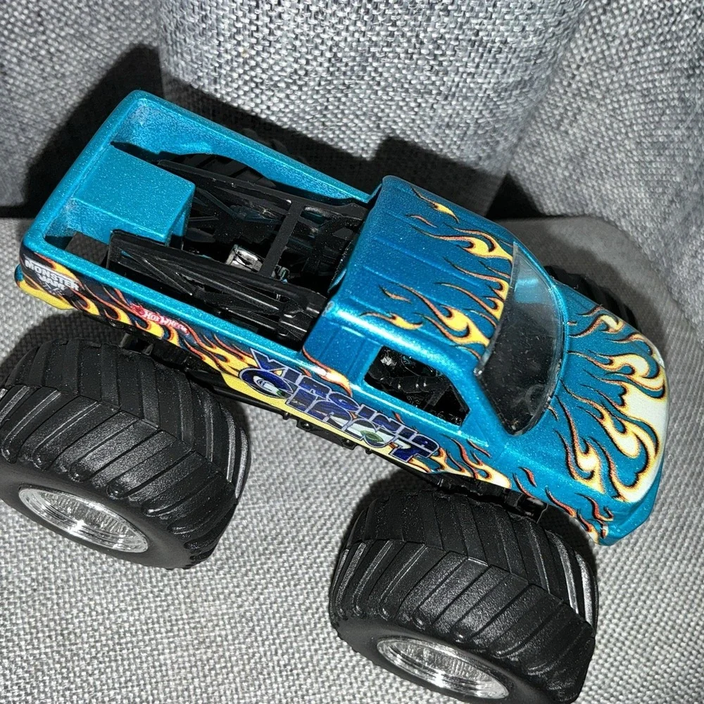 Hot Wheels Monster Jam Virginia Giant 1/64 Scale Monster Truck Rare HTF Blue